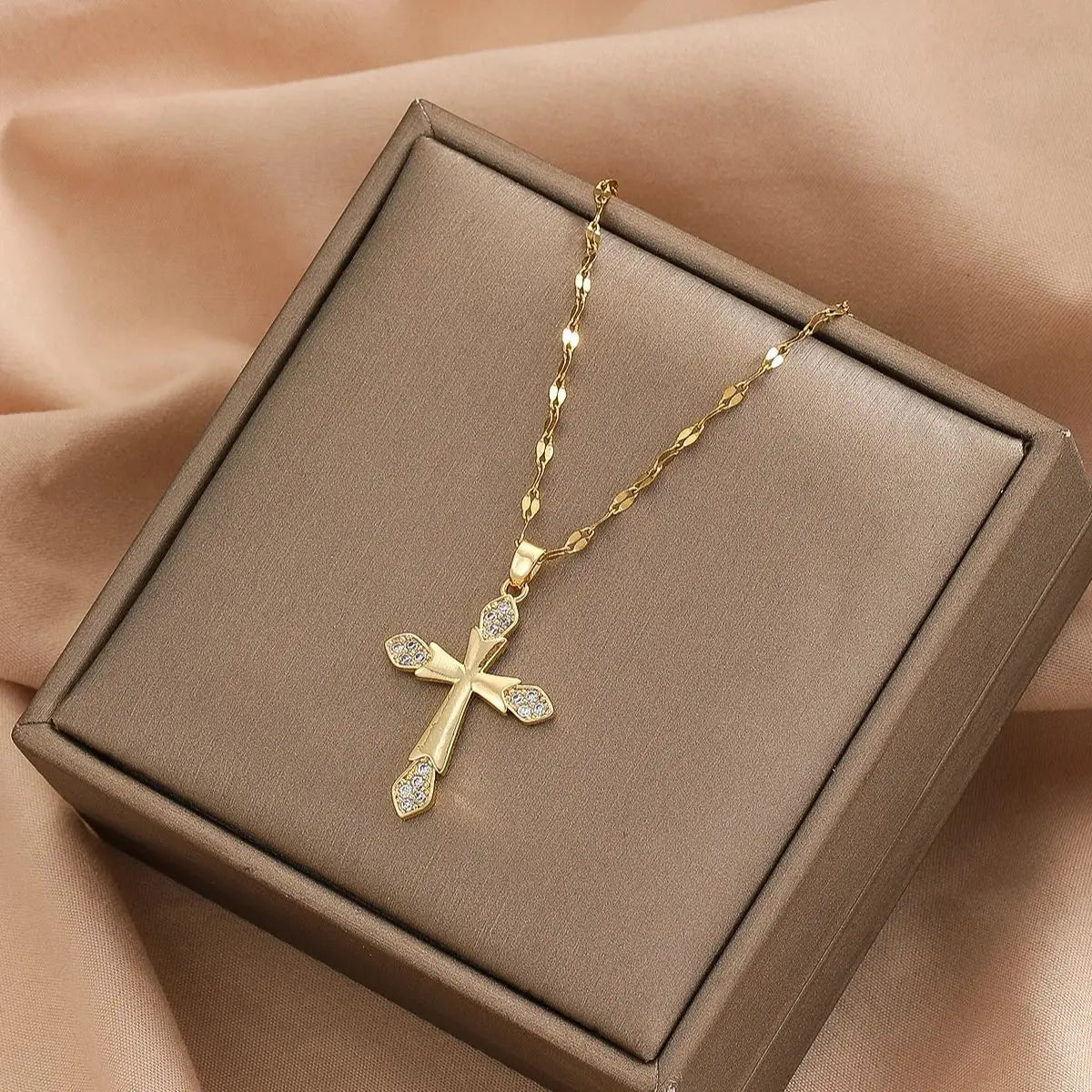 1 Piece Of Fashionable, And Versatile Design, New Style Micro-Inlaid Round Zircon Glossy Cross Necklace For Women'S