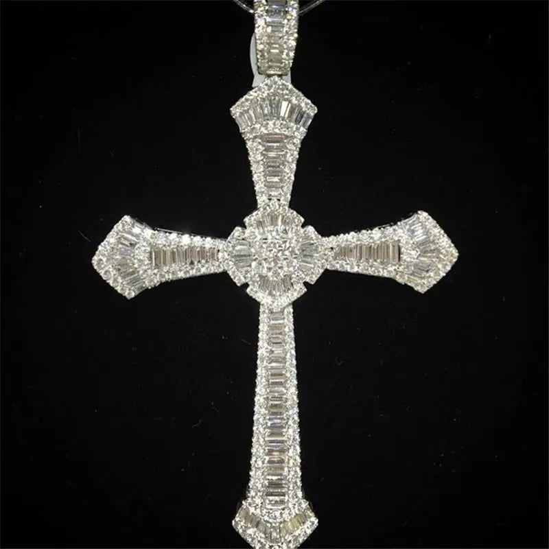 Collar con colgante de cruz larga de diamantes de oro de 14K con elegante joyería de moissanita para mujeres y hombres