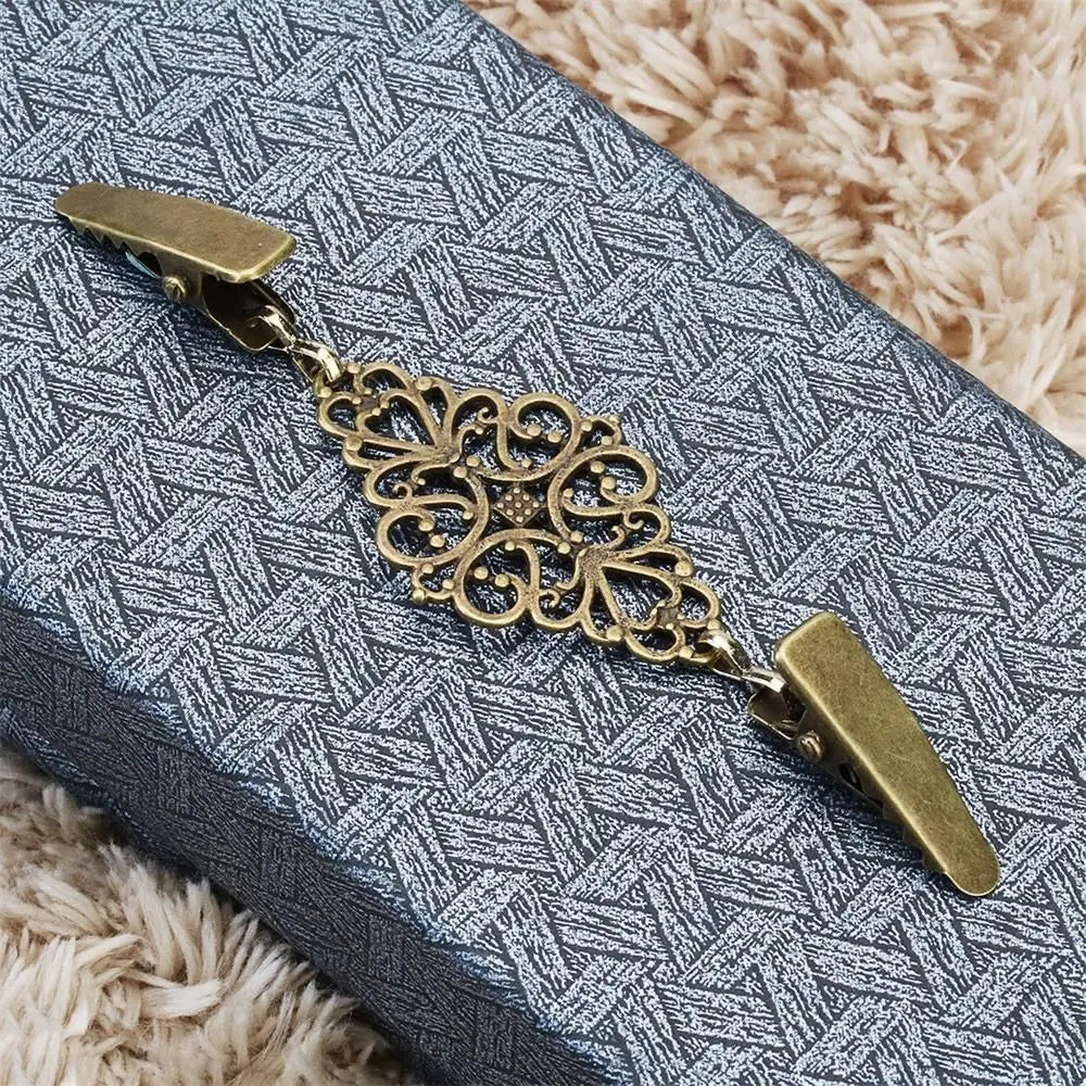 Trendy Sweater Blouse Pin Zinc Alloy Cardigan Clip Women Shirt Collar Retro Duck Clip Winter Charm Accessories Hot Sale