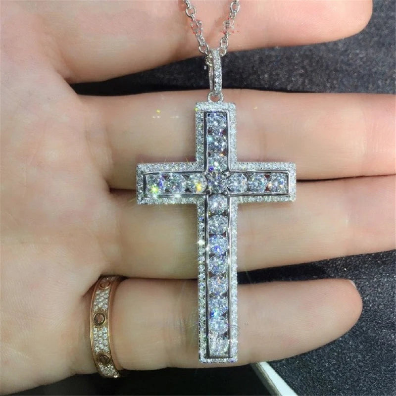 Collar con colgante de cruz larga de diamantes de oro de 14K con elegante joyería de moissanita para mujeres y hombres