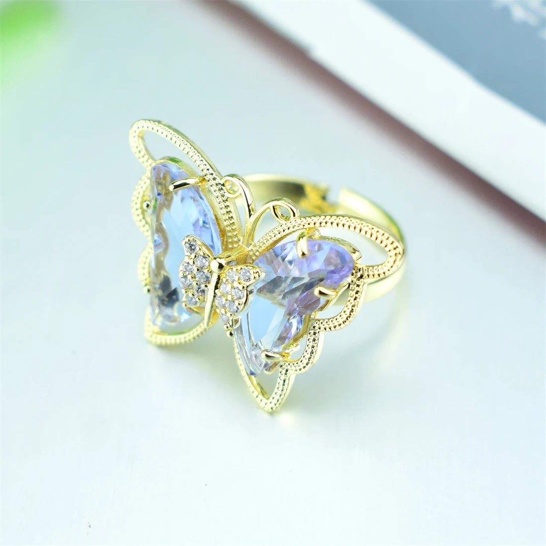 2021 New Fashion Ladies Glass Crystal Butterfly Ring 18 Colors Optional Adjustable Ladies Anniversary Gift Bulk Wholesale