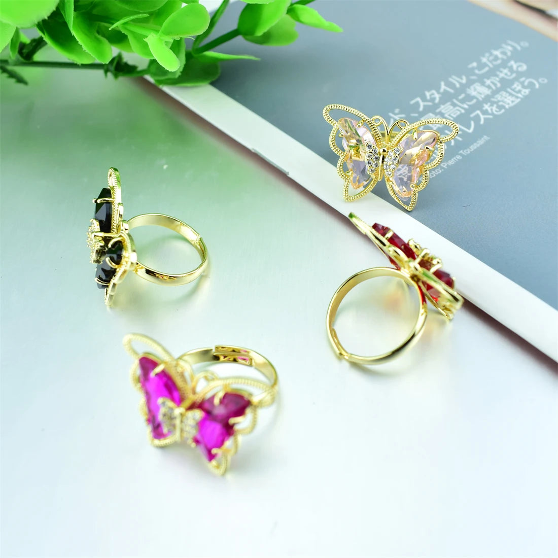 2021 New Fashion Ladies Glass Crystal Butterfly Ring 18 Colors Optional Adjustable Ladies Anniversary Gift Bulk Wholesale