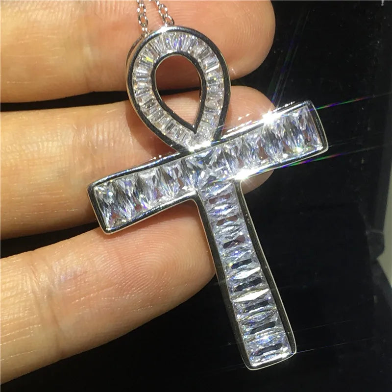 Collar con colgante de cruz larga de diamantes de oro de 14K con elegante joyería de moissanita para mujeres y hombres