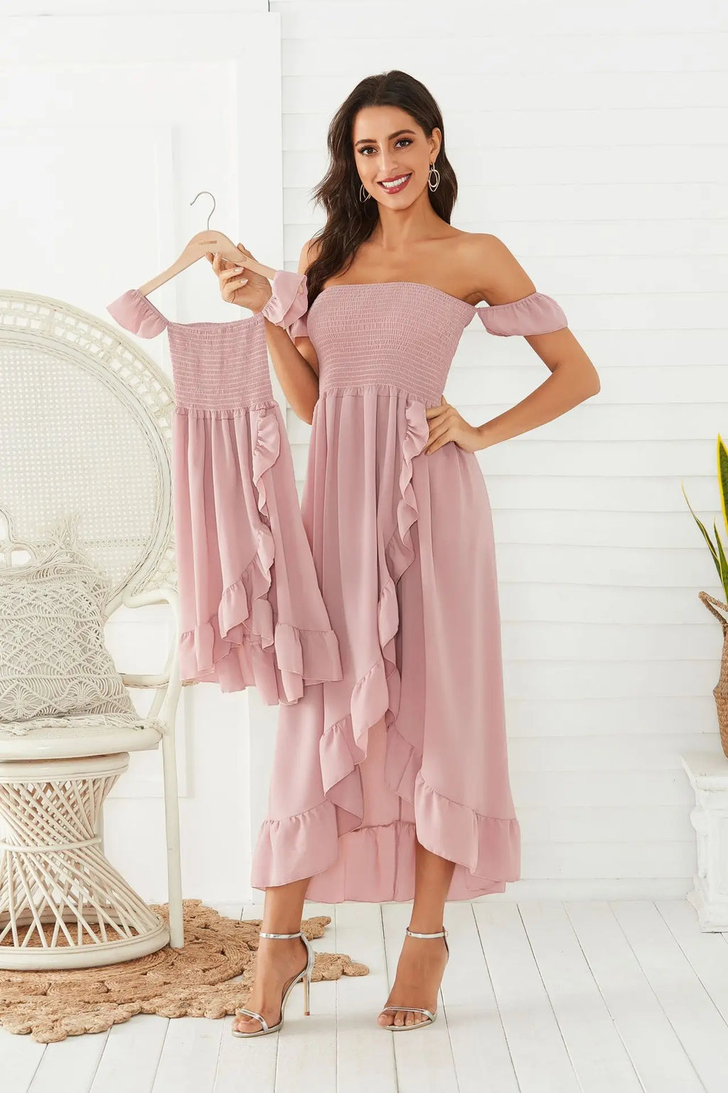 Mother and Daughter Matching Dress 2021 Summer Family Clothes Off Shoulder Short Sleeve Ruffle Dress Mommy and Me Dress Outfits