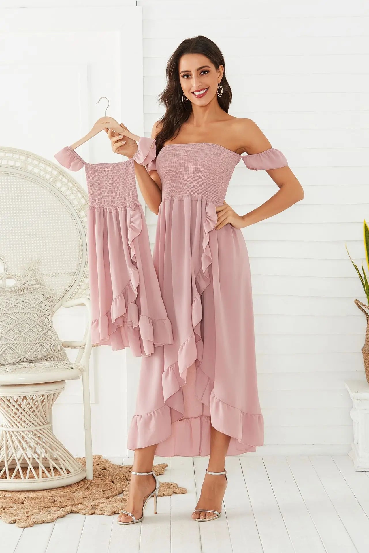 Mother and Daughter Matching Dress 2021 Summer Family Clothes Off Shoulder Short Sleeve Ruffle Dress Mommy and Me Dress Outfits