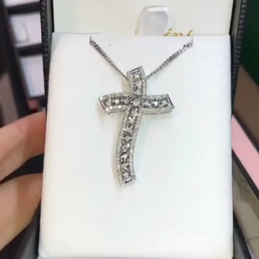 Collar con colgante de cruz larga de diamantes de oro de 14K con elegante joyería de moissanita para mujeres y hombres