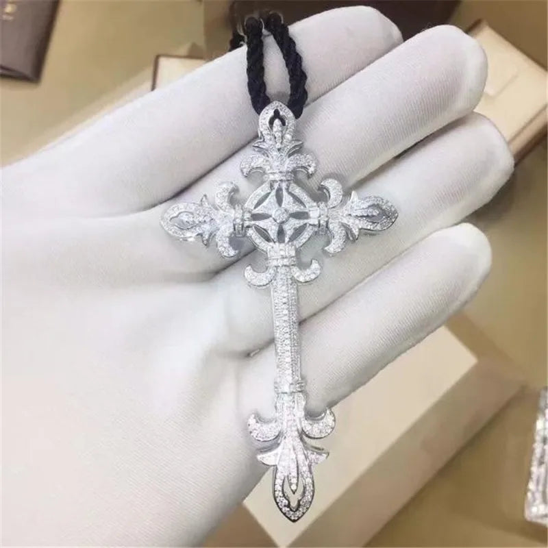 Collar con colgante de cruz larga de diamantes de oro de 14K con elegante joyería de moissanita para mujeres y hombres