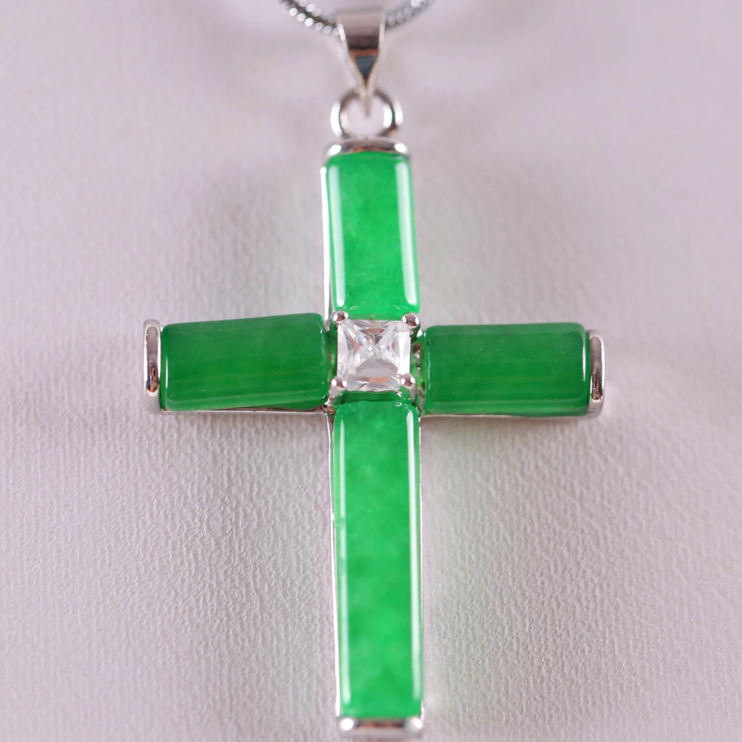 Women Pendat Natural Stone Green Jades Four Leat Clover Animal Frog Sea Turtle Gem Cross Bead Necklace Pendant