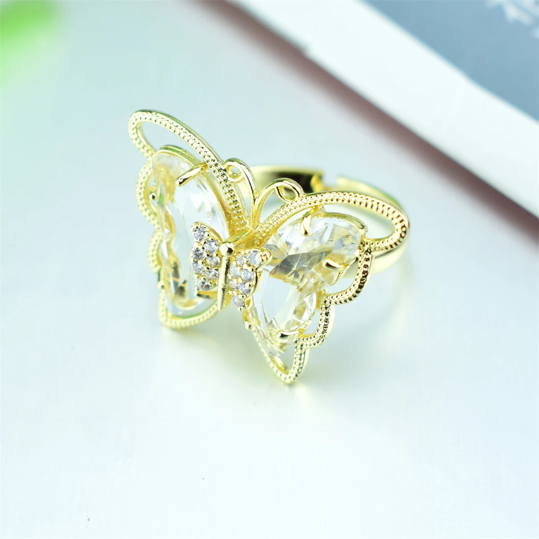 2021 New Fashion Ladies Glass Crystal Butterfly Ring 18 Colors Optional Adjustable Ladies Anniversary Gift Bulk Wholesale