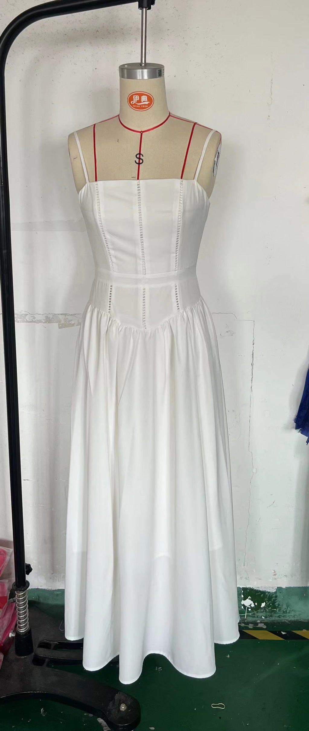 Fairy-Like Elegance, Fashionable and High-End French-Style Spaghetti Strap Dress, Gentle Style, Slimming Floral Spaghetti Strap Dress