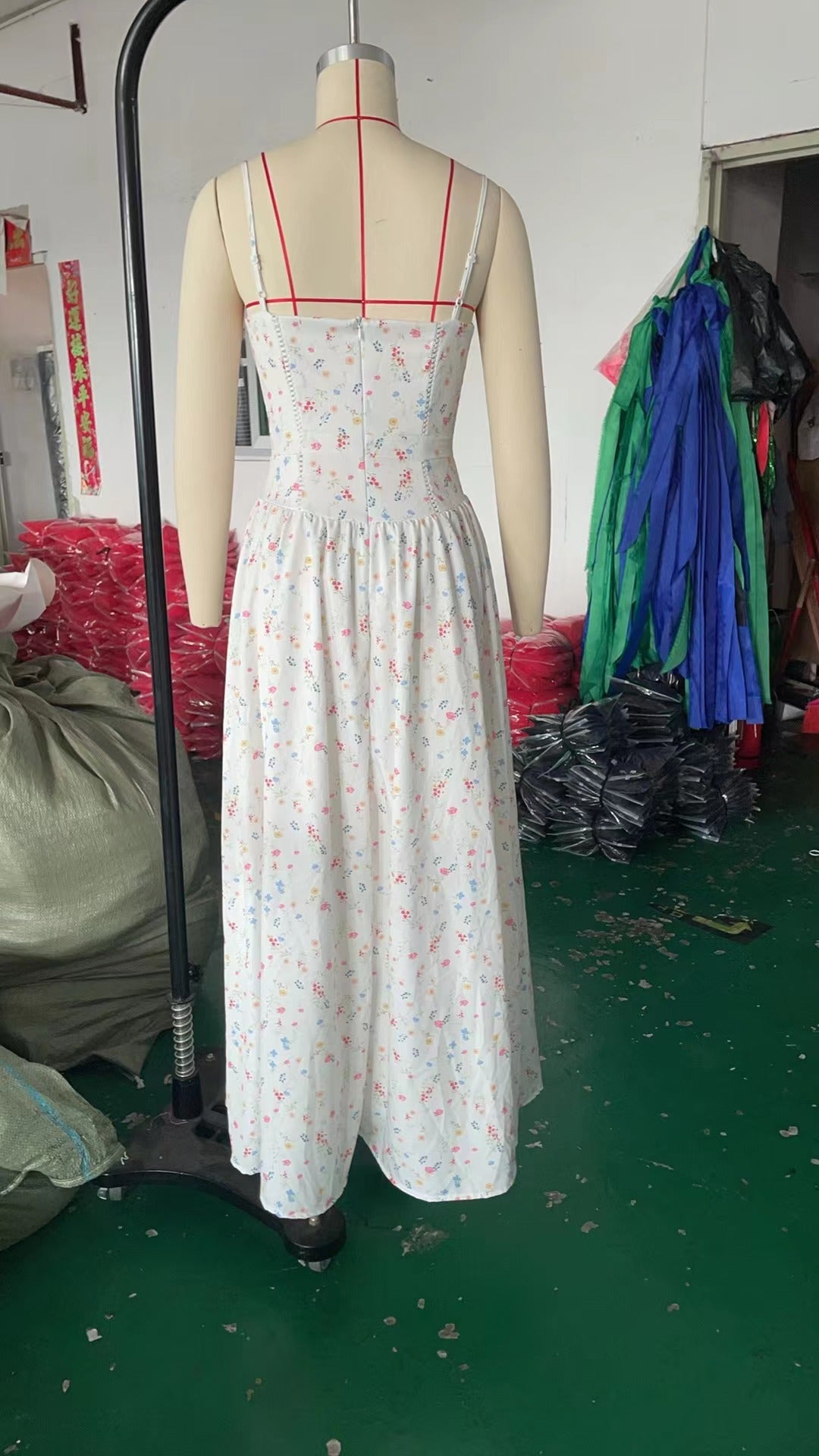 Fairy-Like Elegance, Fashionable and High-End French-Style Spaghetti Strap Dress, Gentle Style, Slimming Floral Spaghetti Strap Dress