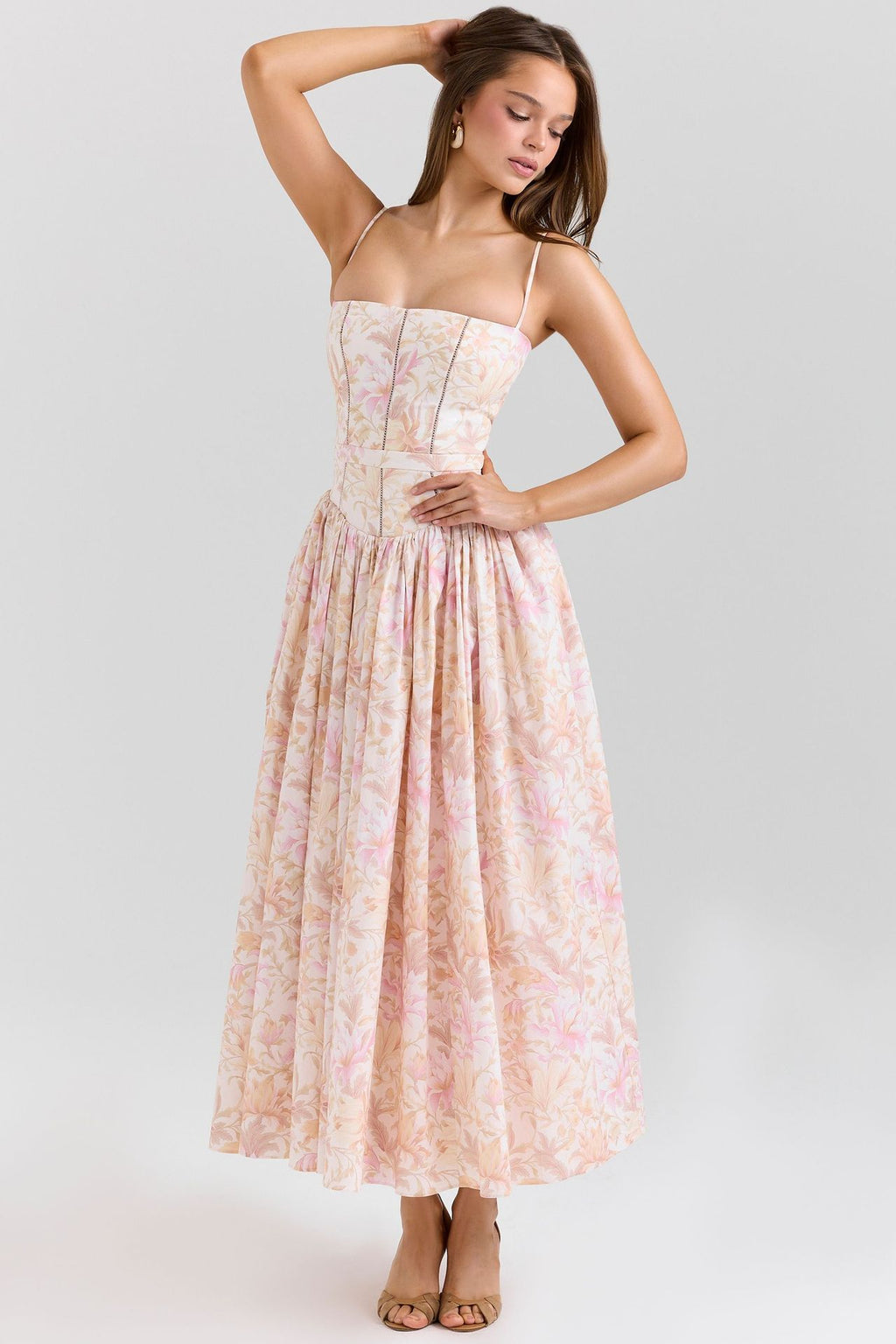 Fairy-Like Elegance, Fashionable and High-End French-Style Spaghetti Strap Dress, Gentle Style, Slimming Floral Spaghetti Strap Dress