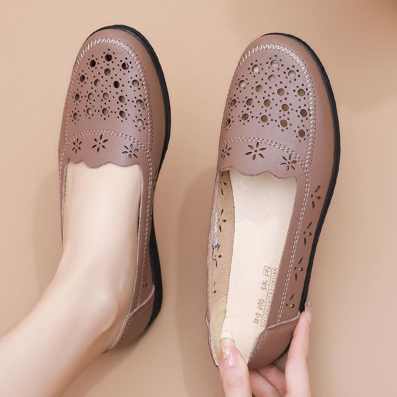 Spring Mom Shoes Sandals Soft Sole Comfortable Flats Hole Hollow Flats Shoes Middle-Aged and Elderly Women's Shoes Elderly Grandma Leather Shoes