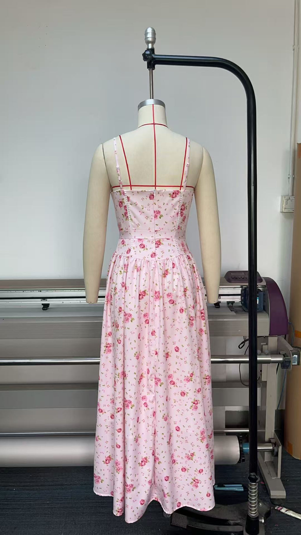 Fairy-Like Elegance, Fashionable and High-End French-Style Spaghetti Strap Dress, Gentle Style, Slimming Floral Spaghetti Strap Dress