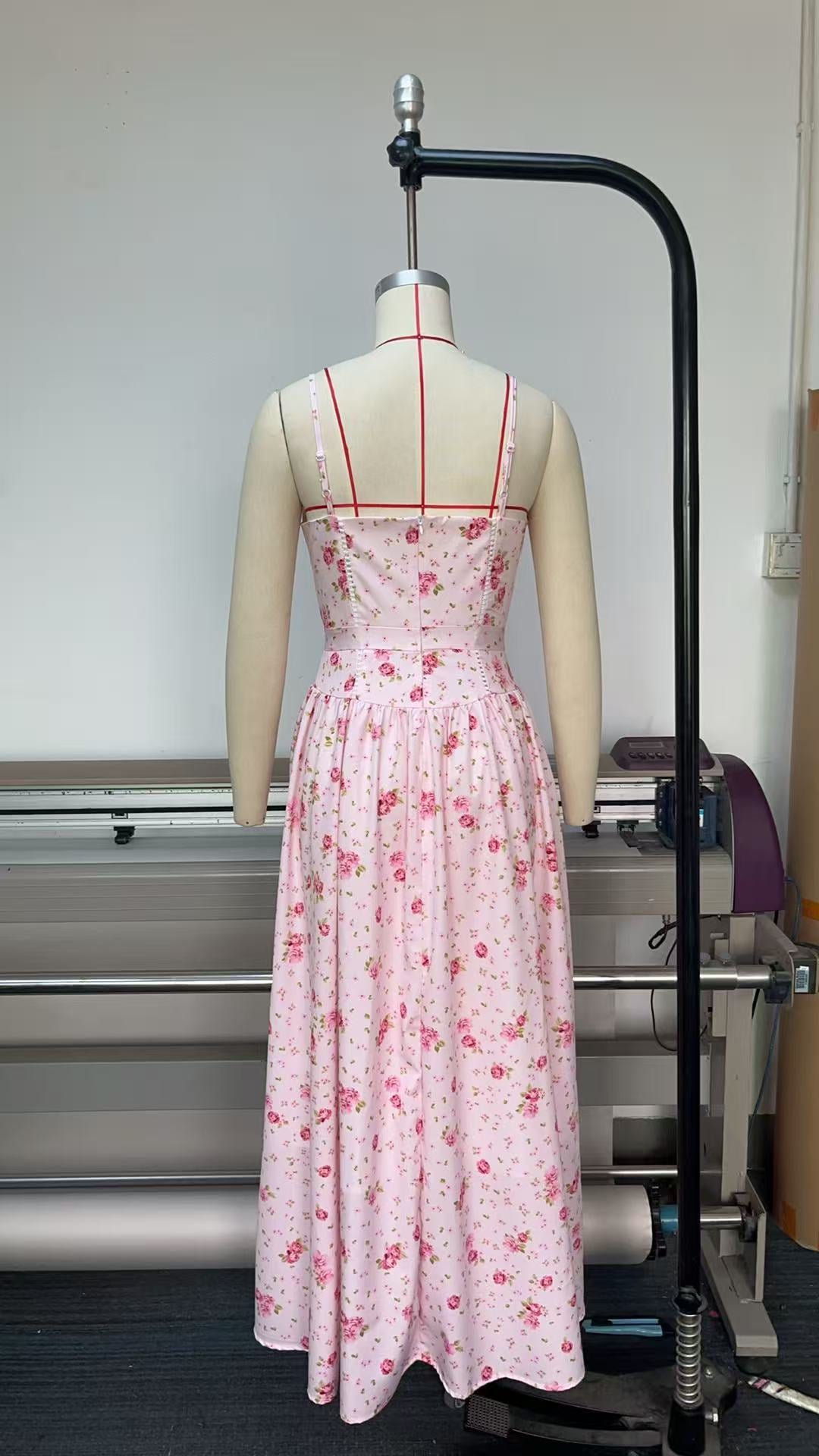 Fairy-Like Elegance, Fashionable and High-End French-Style Spaghetti Strap Dress, Gentle Style, Slimming Floral Spaghetti Strap Dress
