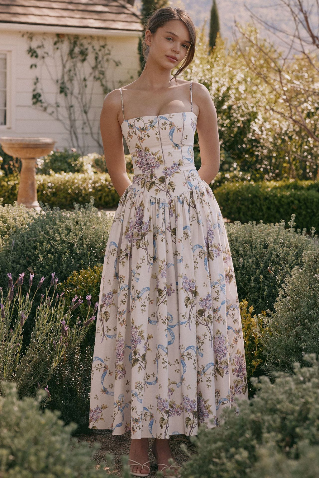Fairy-Like Elegance, Fashionable and High-End French-Style Spaghetti Strap Dress, Gentle Style, Slimming Floral Spaghetti Strap Dress