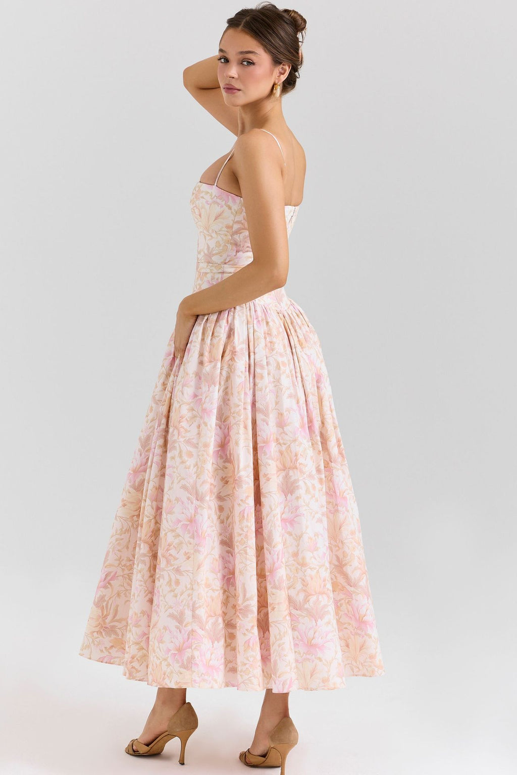 Fairy-Like Elegance, Fashionable and High-End French-Style Spaghetti Strap Dress, Gentle Style, Slimming Floral Spaghetti Strap Dress