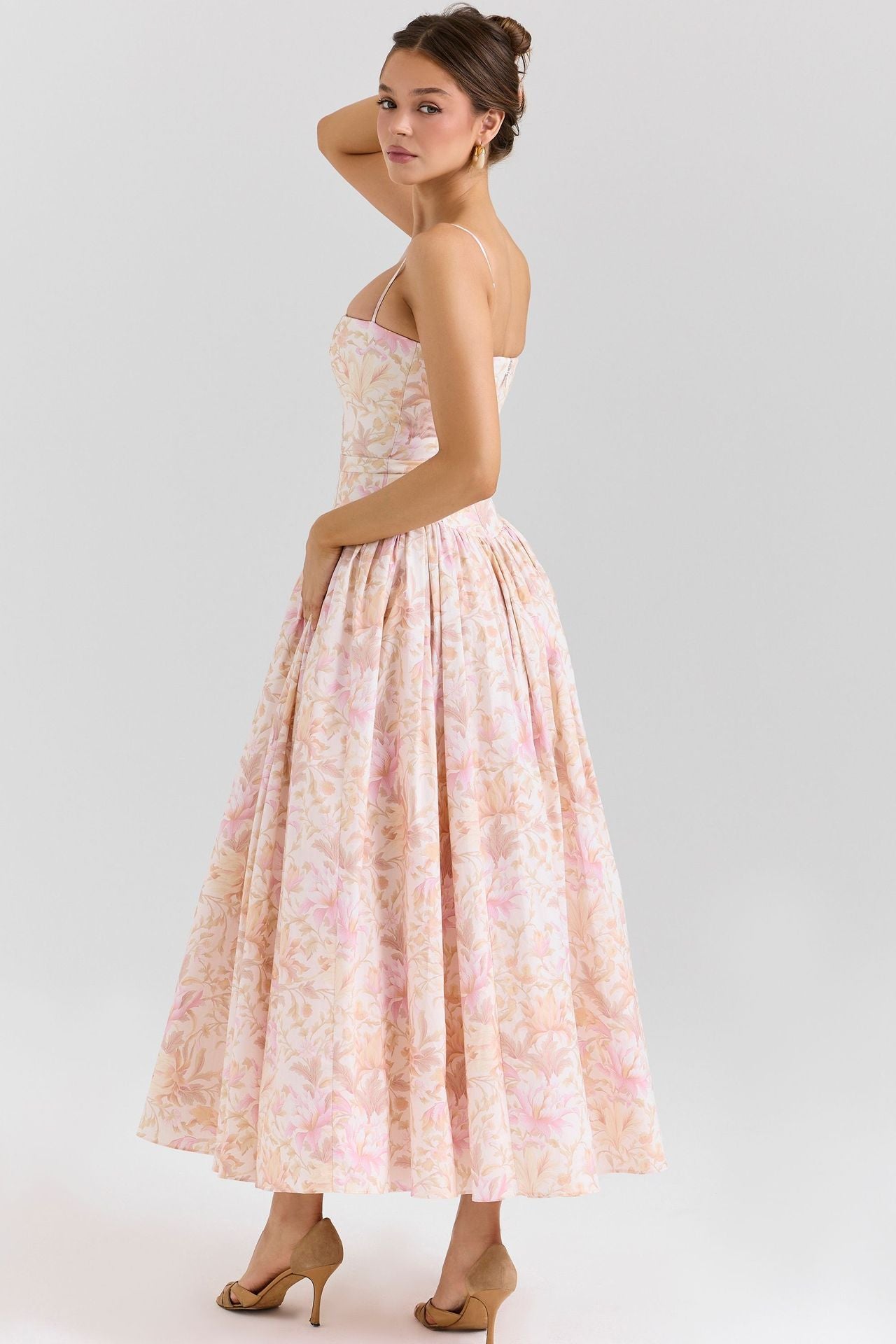Fairy-Like Elegance, Fashionable and High-End French-Style Spaghetti Strap Dress, Gentle Style, Slimming Floral Spaghetti Strap Dress