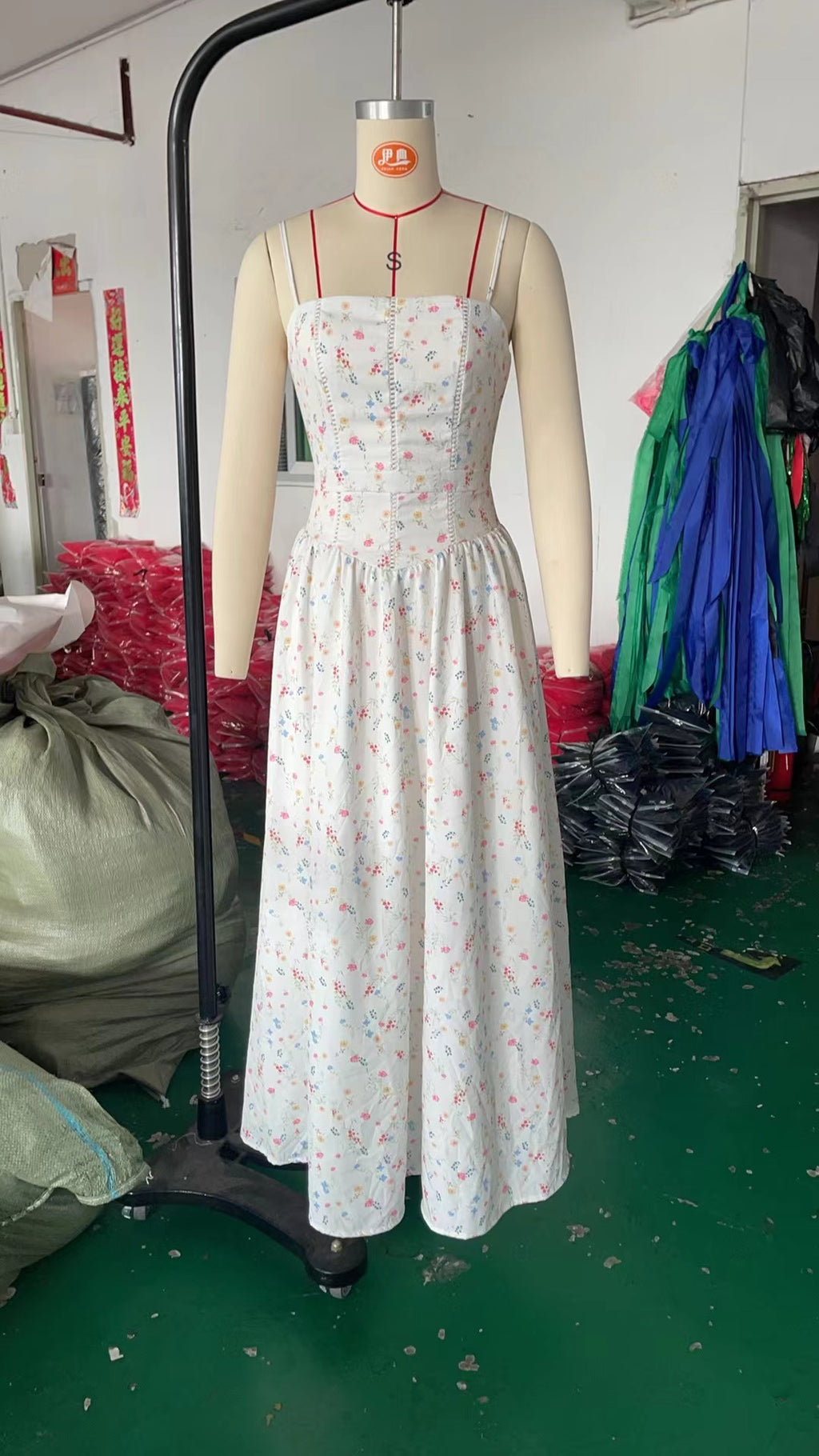 Fairy-Like Elegance, Fashionable and High-End French-Style Spaghetti Strap Dress, Gentle Style, Slimming Floral Spaghetti Strap Dress