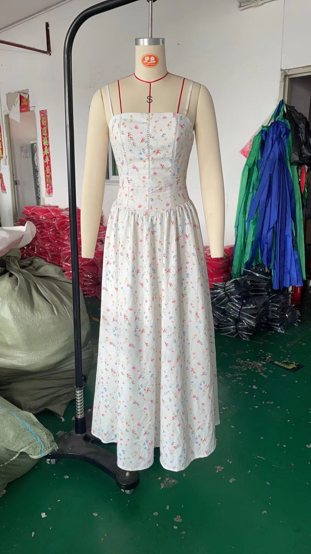 Fairy-Like Elegance, Fashionable and High-End French-Style Spaghetti Strap Dress, Gentle Style, Slimming Floral Spaghetti Strap Dress