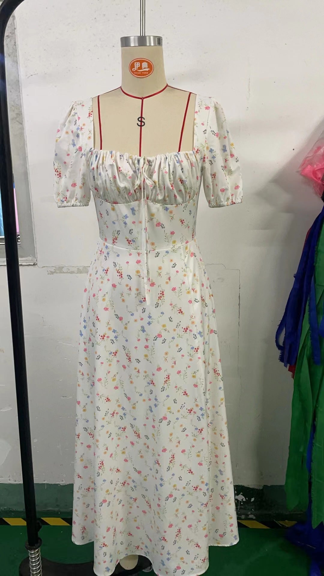 Fairy-Like Elegance, Fashionable and High-End French-Style Spaghetti Strap Dress, Gentle Style, Slimming Floral Spaghetti Strap Dress