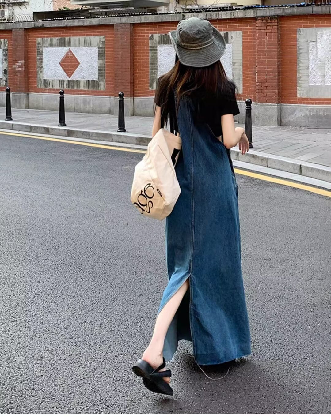 Age-Reducing and Slimming Denim Suspender Dress for Women, 2026 Autumn New Style, Loose Fit, Long Dress for Tall Women, Blue Dress