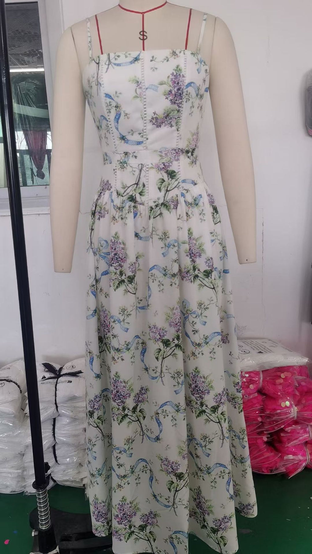 Fairy-Like Elegance, Fashionable and High-End French-Style Spaghetti Strap Dress, Gentle Style, Slimming Floral Spaghetti Strap Dress