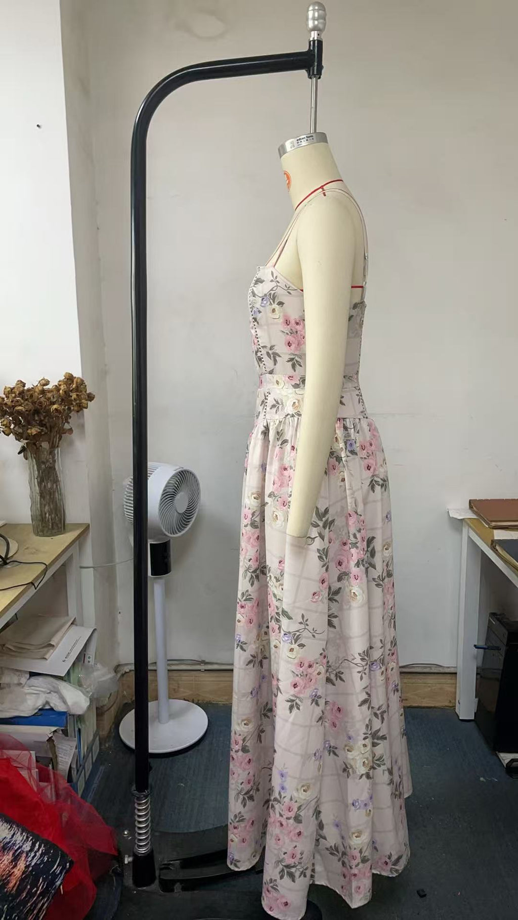 Fairy-Like Elegance, Fashionable and High-End French-Style Spaghetti Strap Dress, Gentle Style, Slimming Floral Spaghetti Strap Dress