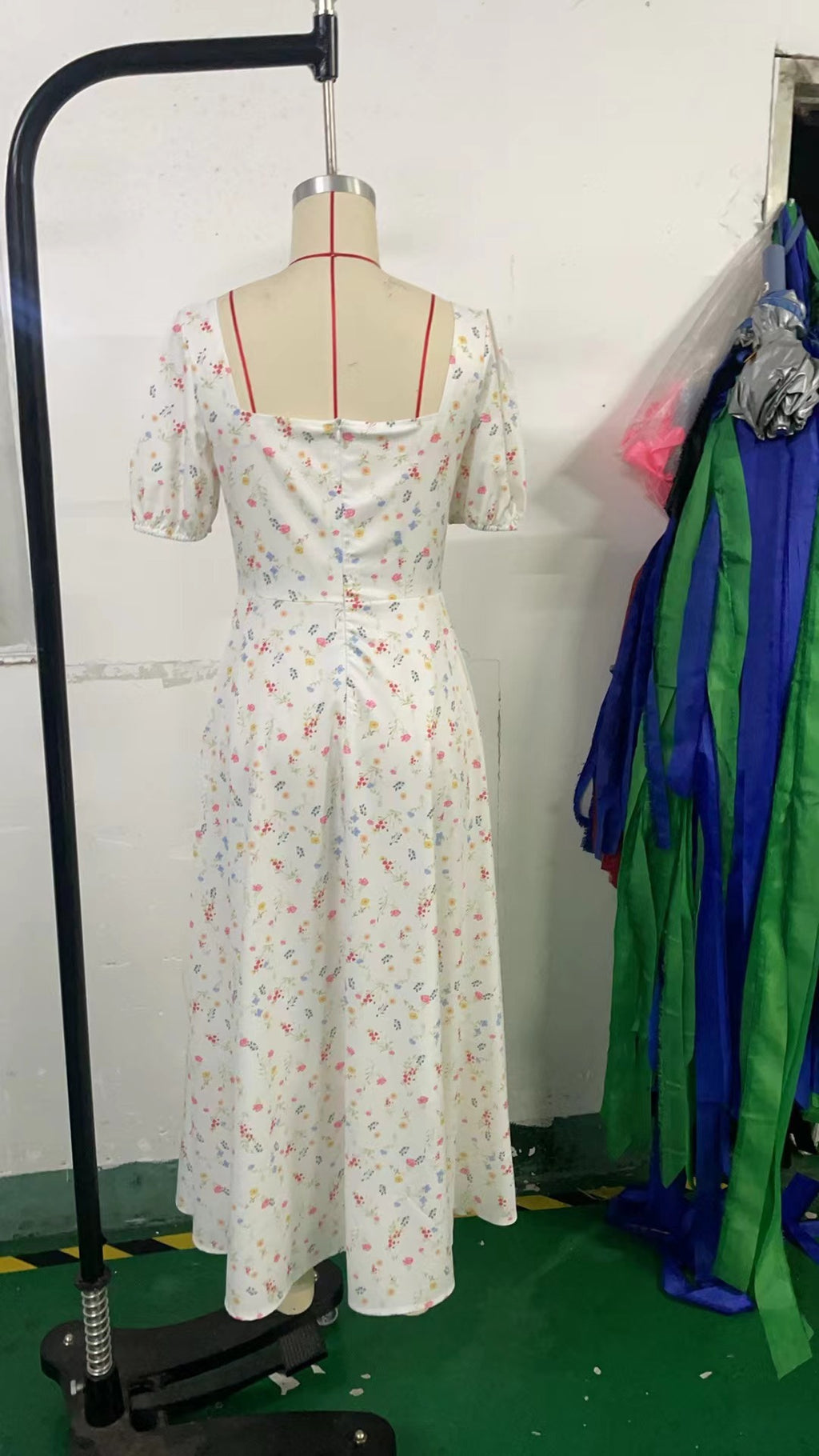 Fairy-Like Elegance, Fashionable and High-End French-Style Spaghetti Strap Dress, Gentle Style, Slimming Floral Spaghetti Strap Dress