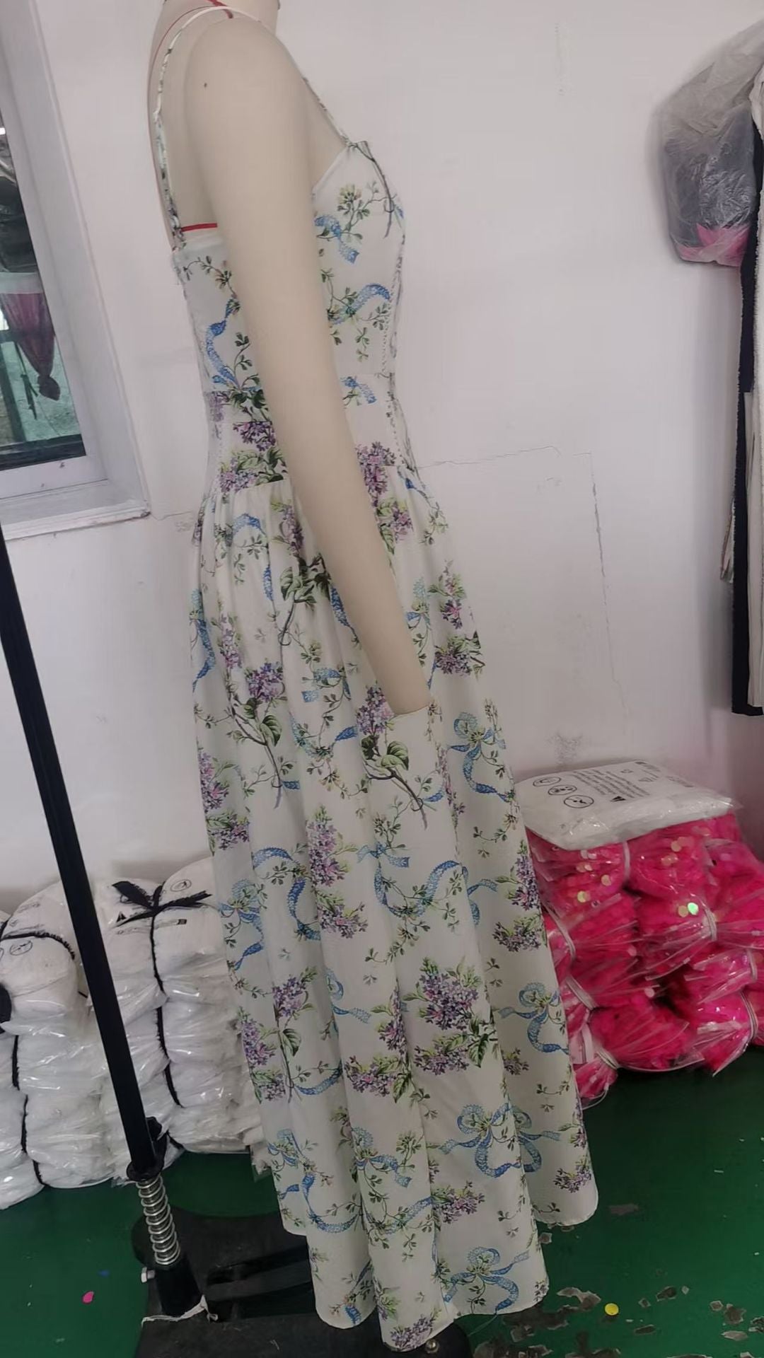 Fairy-Like Elegance, Fashionable and High-End French-Style Spaghetti Strap Dress, Gentle Style, Slimming Floral Spaghetti Strap Dress