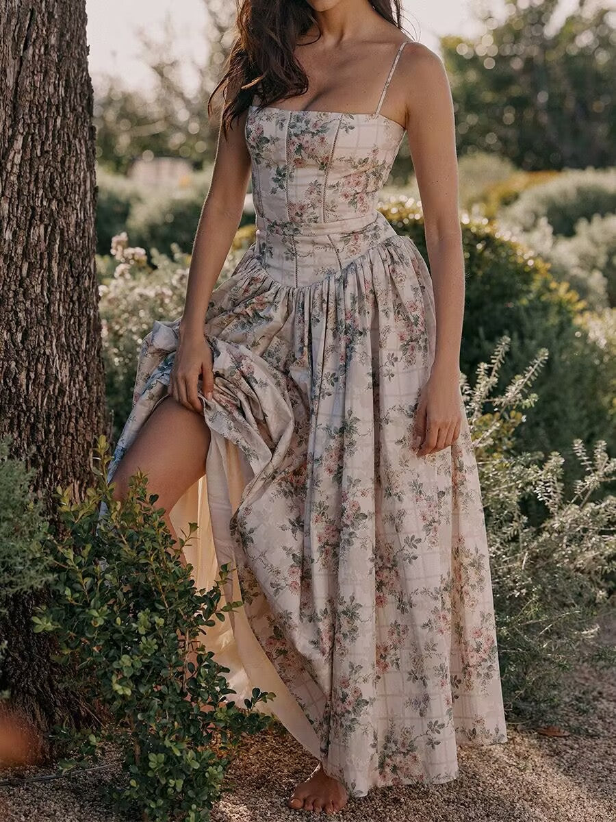 Fairy-Like Elegance, Fashionable and High-End French-Style Spaghetti Strap Dress, Gentle Style, Slimming Floral Spaghetti Strap Dress