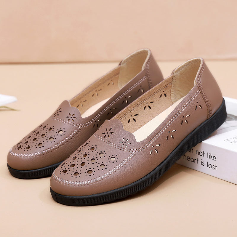 Spring Mom Shoes Sandals Soft Sole Comfortable Flats Hole Hollow Flats Shoes Middle-Aged and Elderly Women's Shoes Elderly Grandma Leather Shoes
