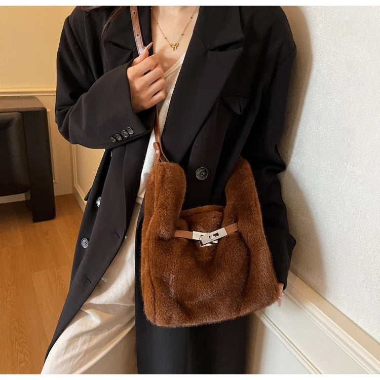 Fashionable Women's Bags Trend 2025 Faux Fur Shoulder Bags Plush Faux Mink Luxury Handbags Chic Crossbody Bag Solid Color Purses