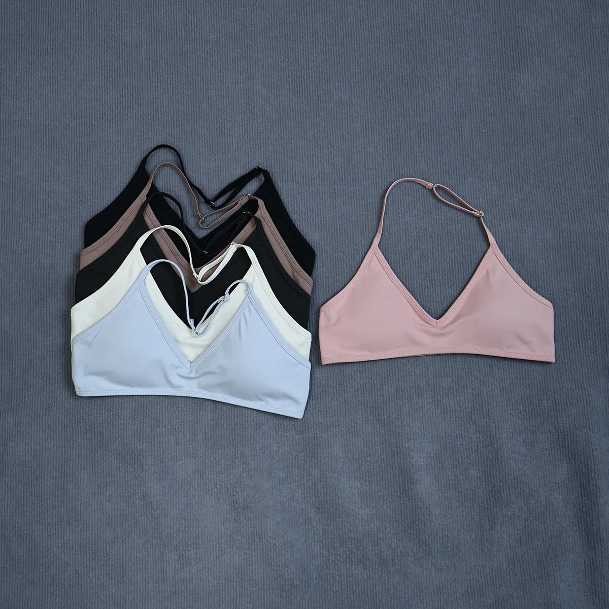 Women's Summer Halter Neck Padded Sports Yoga Bra Shock Absorption Support Backless Crop Top for Outdoor Running And Gym