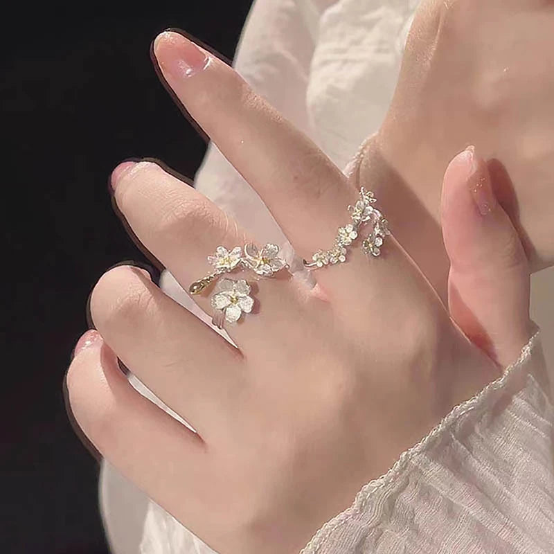 Unique Delicate Flower Opening Adjustable Rings For Women Fashion Minimalist Silver Color Finger Ring Engagement Jewelry Gift