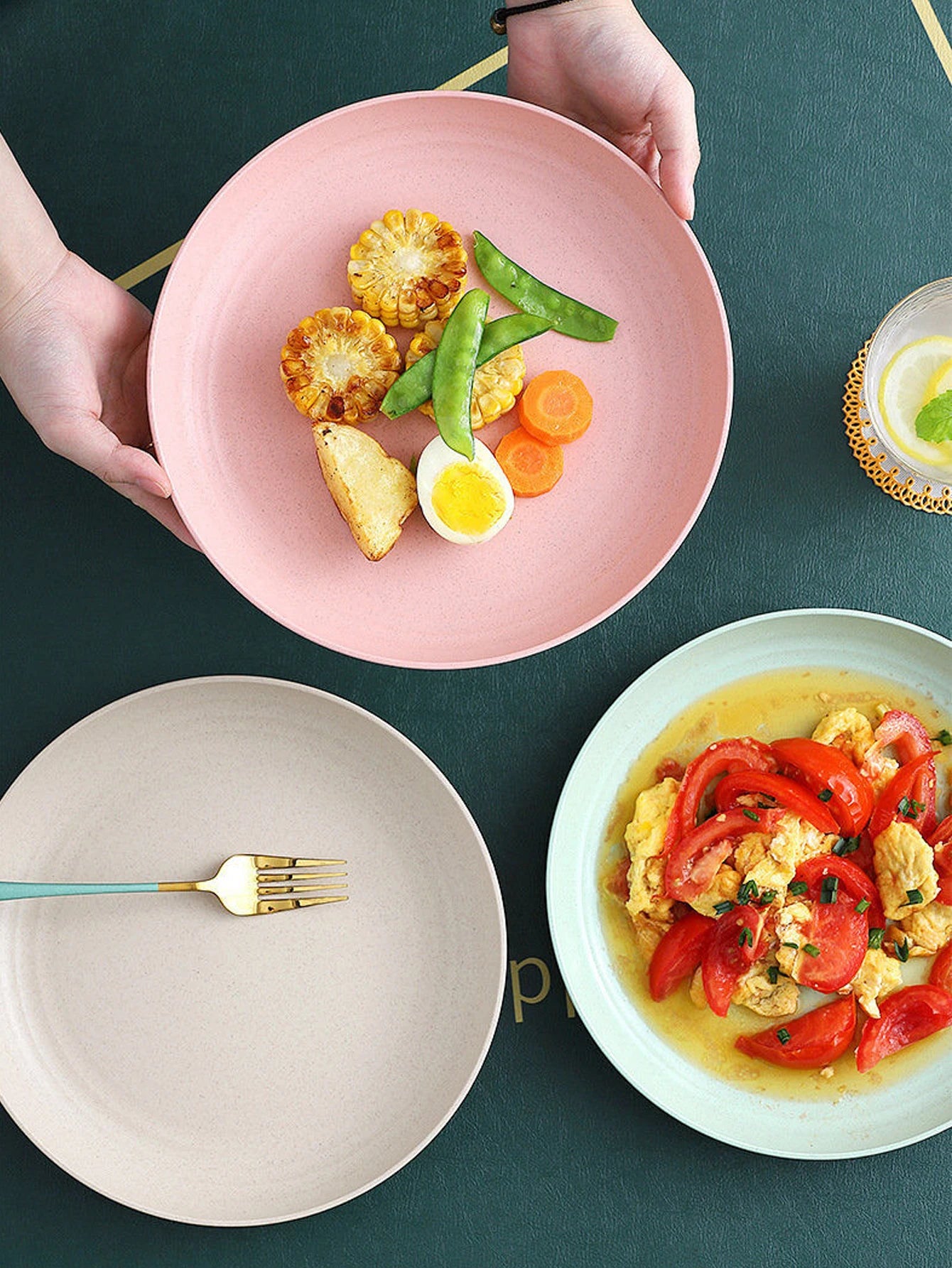 4Pcs Lightweight Wheat Straw Plates Unbreakable Reusable Dinner Dishes Plates Set Dishwasher & Microwave Safe