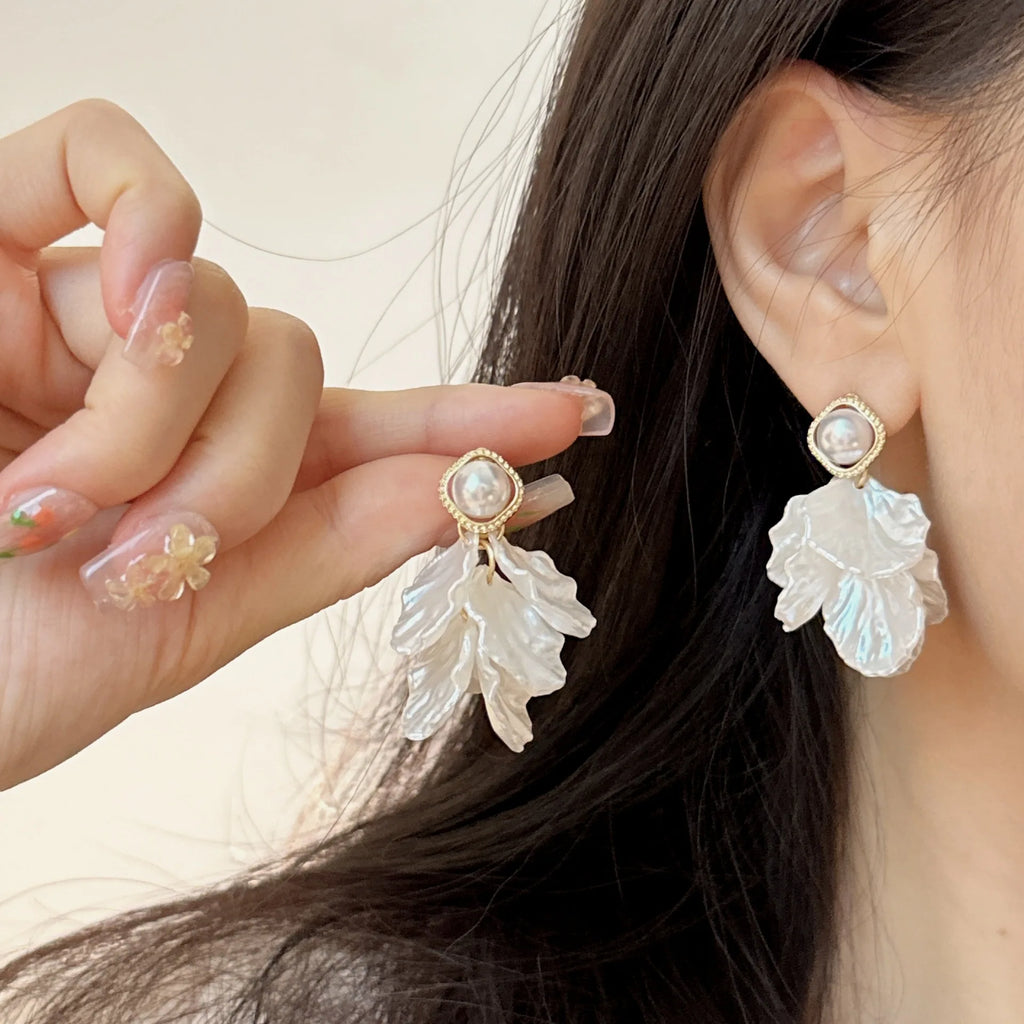 Flower Pearl Stud Earrings Korea Elegant Temperament White Color Petal Earrings For Women'S Wedding Jewelry Gifts