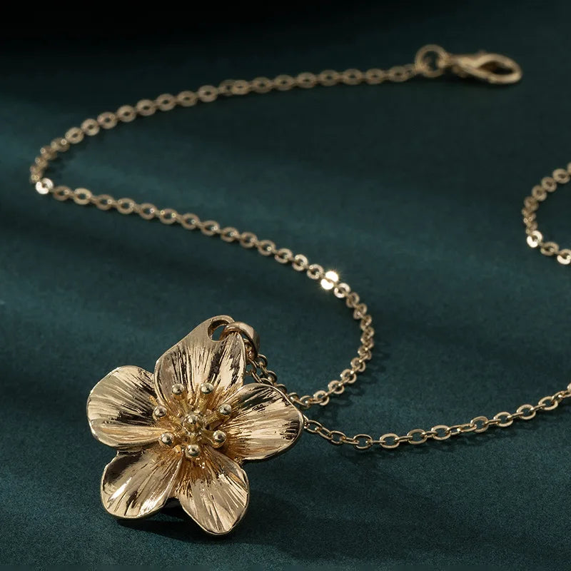 New Fashion Metal Wrinkled Stereoscopic Flowers Pendant Necklace For Women'S Charm Temperament Clavicle Chain Jewelry