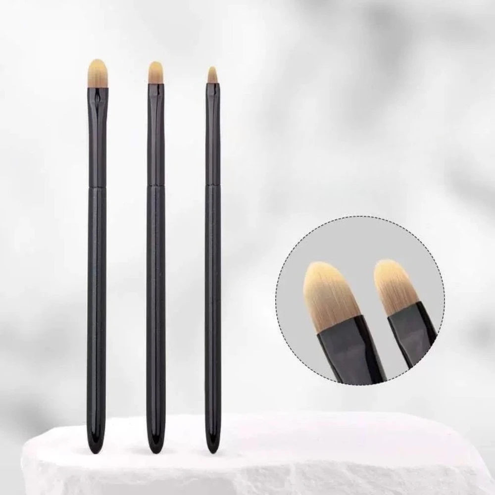 Tongue-shaped Flat Detail Concealer Brush, Soft Bristles Seamless Coverage for Dark Circles, Acne Marks & Spots