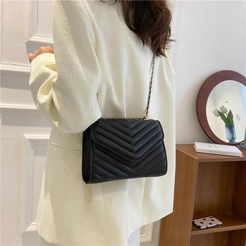 Fashionable Elegant Argyle Quilted Small Square Bag Woven Chain Magnetic Suction Buckle Diagonal Cross Bag Commuter Shoulder Bag