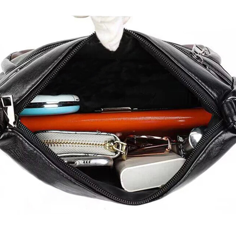 The lady's crossbody bag is made of PU material and features printed patterns, perfect for traveling and shopping.