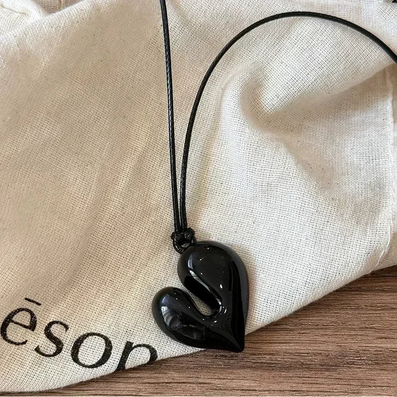 New Fashion Metal Wrinkled Stereoscopic Flowers Pendant Necklace For Women'S Charm Temperament Clavicle Chain Jewelry