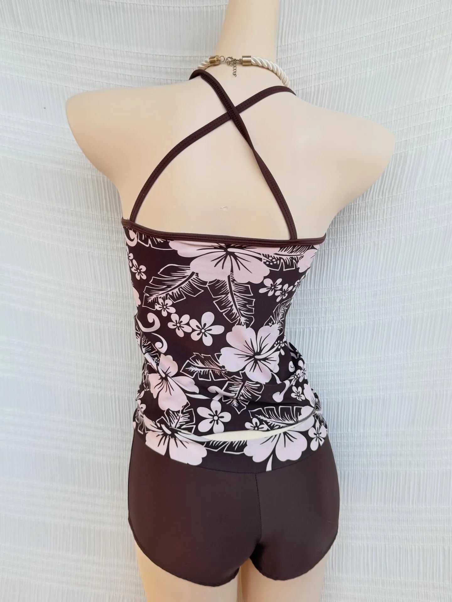 Tropical Floral Print Halter Tankini Swimsuit, V-Neck Top & Boyshort Bottom Two-Piece Set