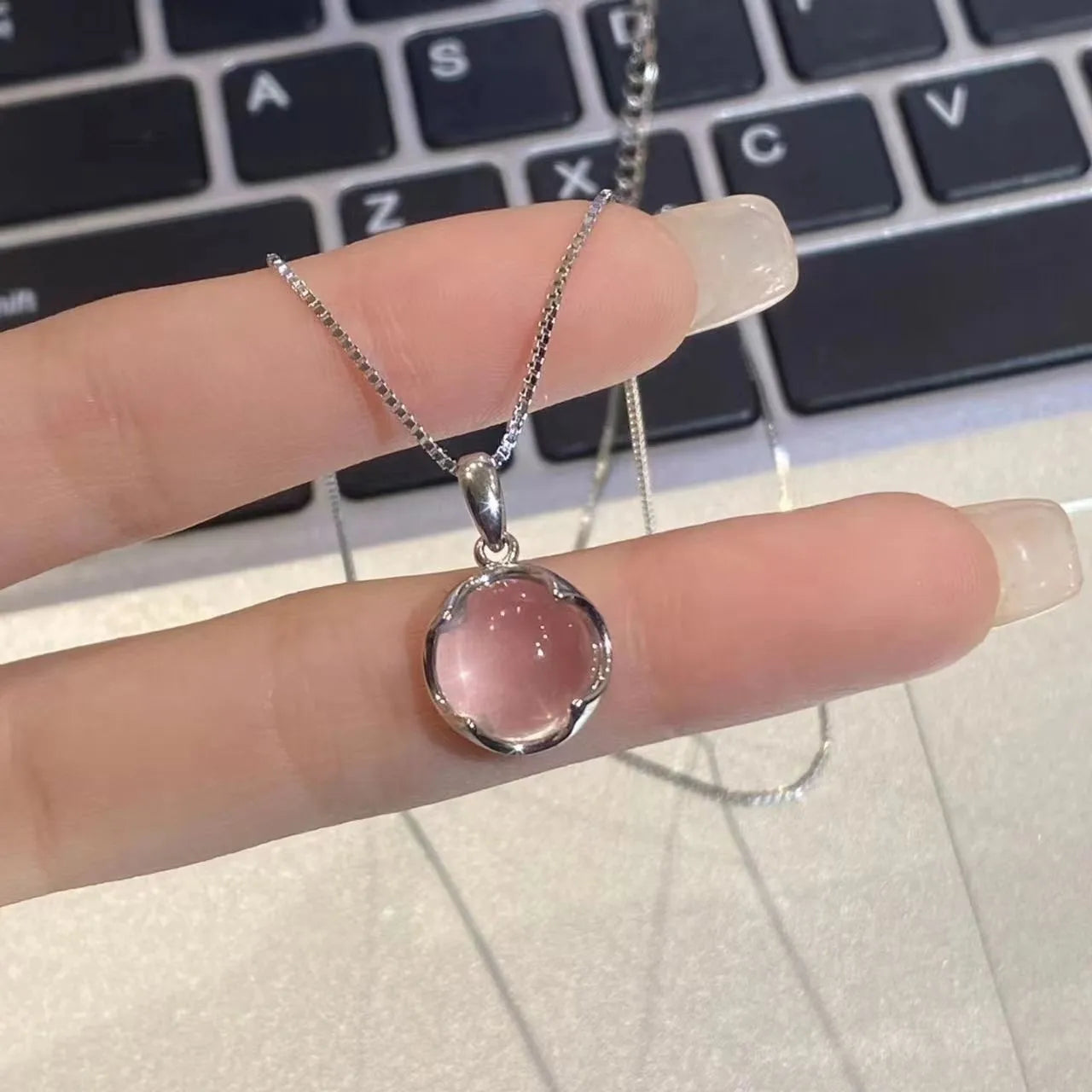 Elegant Chalcedony Round Pendant Necklace for Women Fashion Box Chain Necklace Short Clavicle Chain Female Jewelry Gift