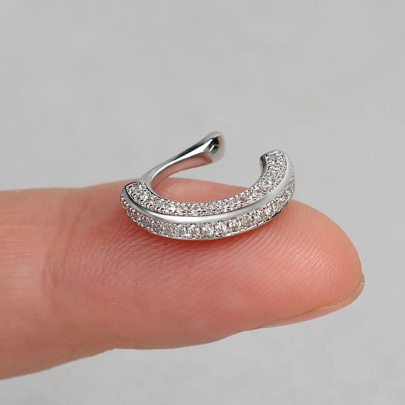 Pendientes de circonita brillante delicados de clip en forma de corazón para mujer, sin perforación, joyería de cartílago falso