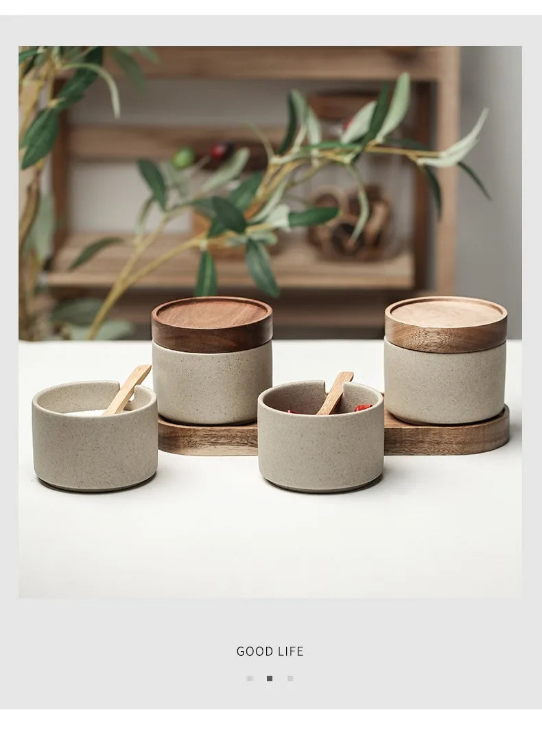 Retro Ceramic Seasoning Jar Pepper Storage Bottle Round Ceramic Seasoning Jar with Wooden Lid Salt Pepper Kitchen Tool
