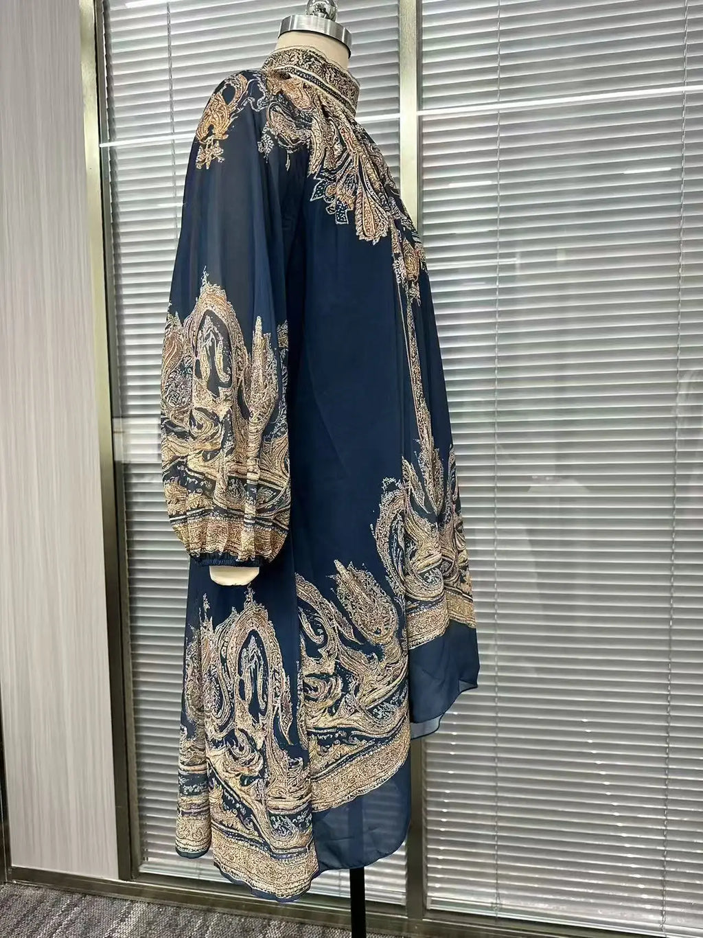 New European-style High-neck Printed Chiffon Dress with Loose, Casual Vacation-themed Shawl Sleeves.
