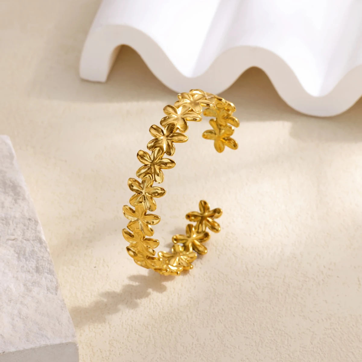 Stainless Steel Wide Bangles For Women'S Luxury Gold Color Chunky Flower Cuff Bangle Bracelet Femme Vintage Wedding Jewelry Gifts