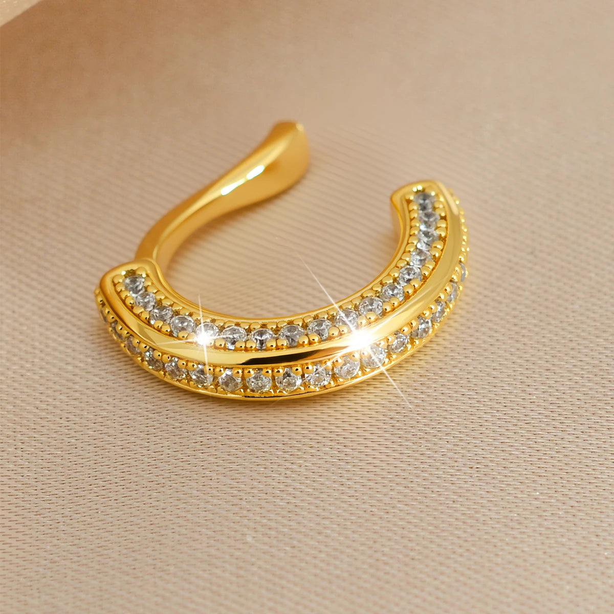 1Pc Delicate Zircon Clip On Earrings Female Heart Ear Cuff No Piercings Fake Cartilage Earrings For Women'S 2025 Fashion Jewelry