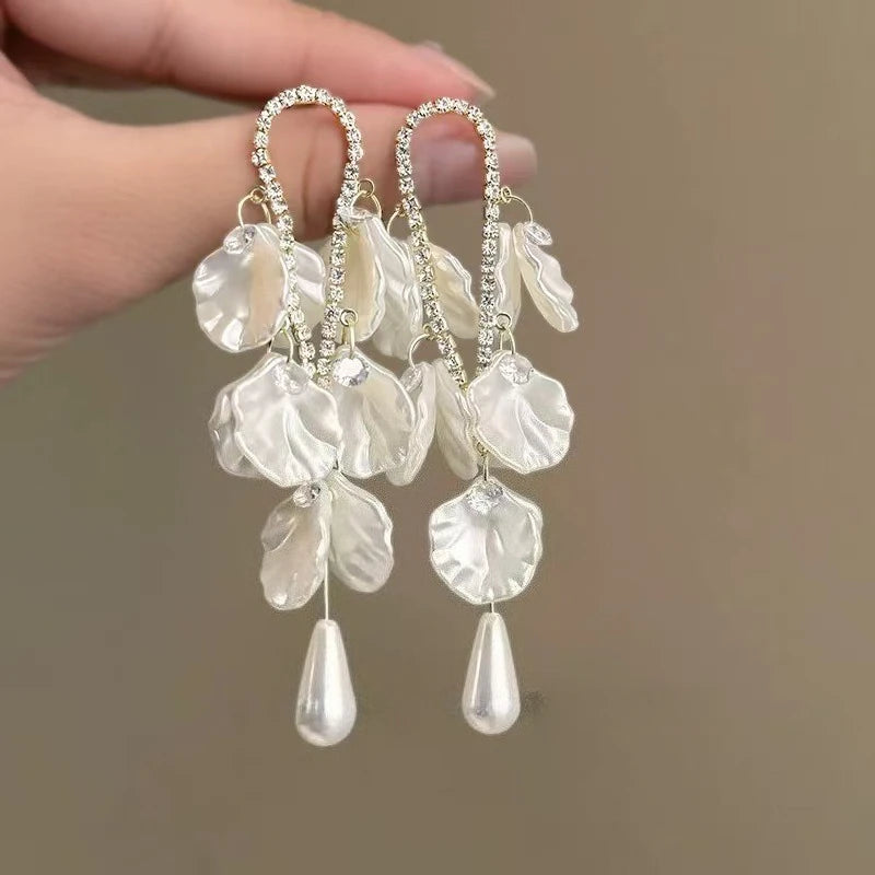 Flower Pearl Stud Earrings Korea Elegant Temperament White Color Petal Earrings For Women'S Wedding Jewelry Gifts